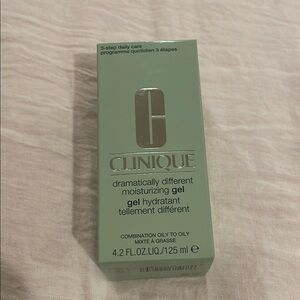 Clinique Dramatically Different Moisturizing Gel 4.2 fl oz: NEW IN BOX